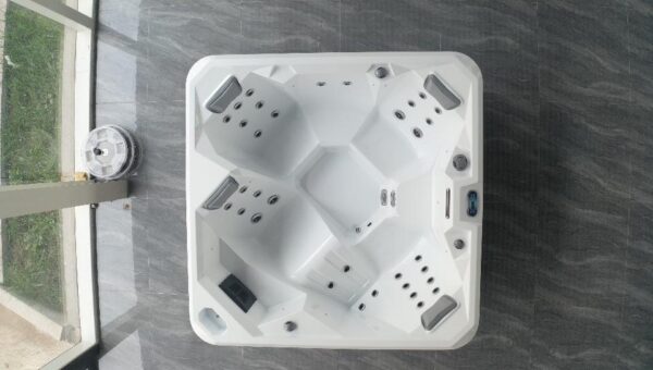 Velora 5 Person 33 Jet Portable Hot Tub (Introductory Offer)